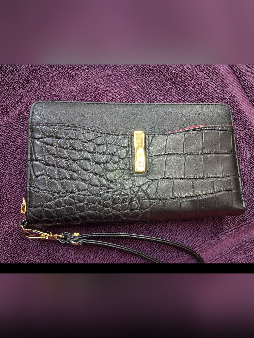 Tutilo New York Black Croc-Embossed Two-In-One Wristlet Wallet